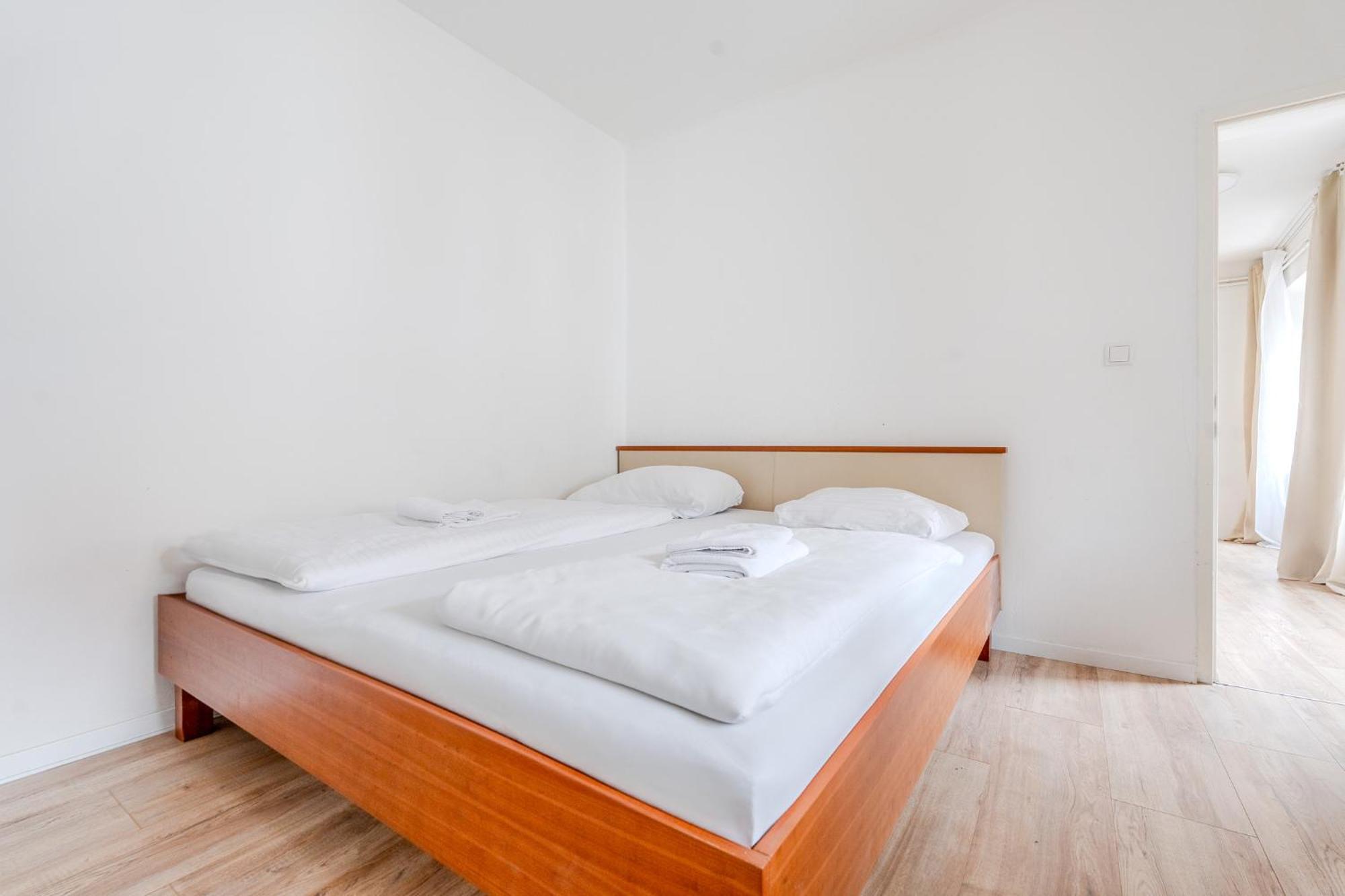 Whats-App Self-Check-In - Vibrant City Life In Graz Exterior foto